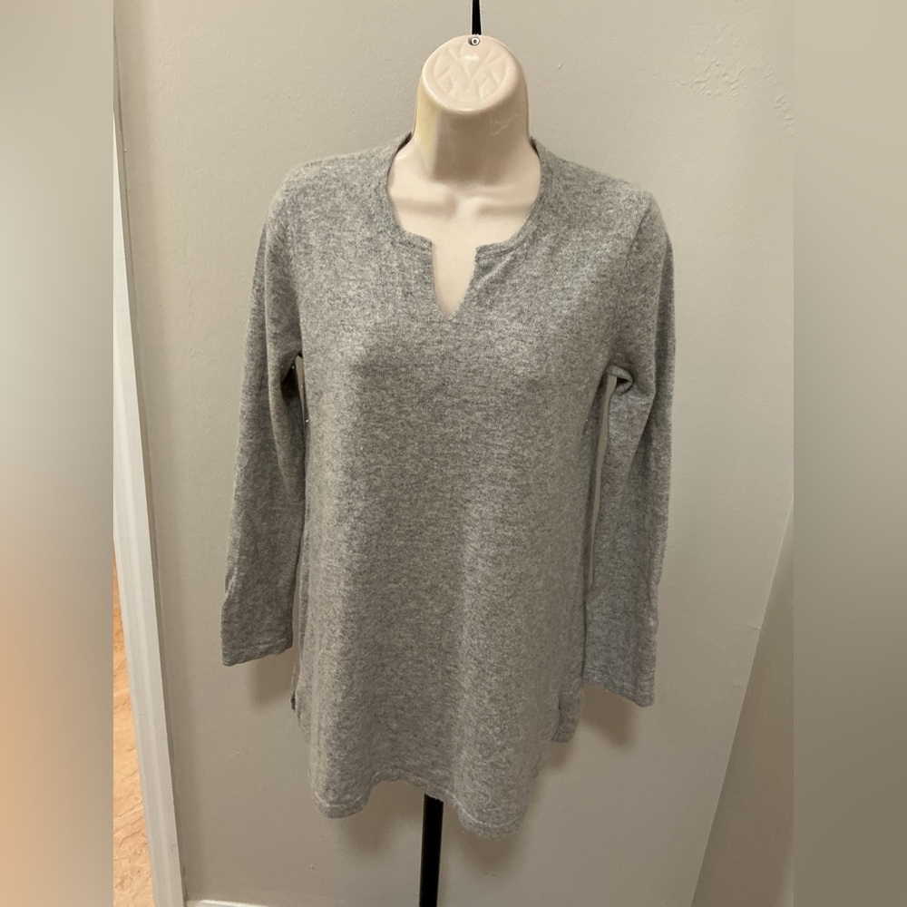 Sofia cashmere Gray Long-Sleeve Split-Neck Pullover Top and pants size medium